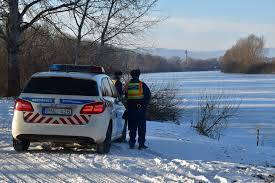 A JÉGEN TARTÓZKODÁS SZABÁLYAI